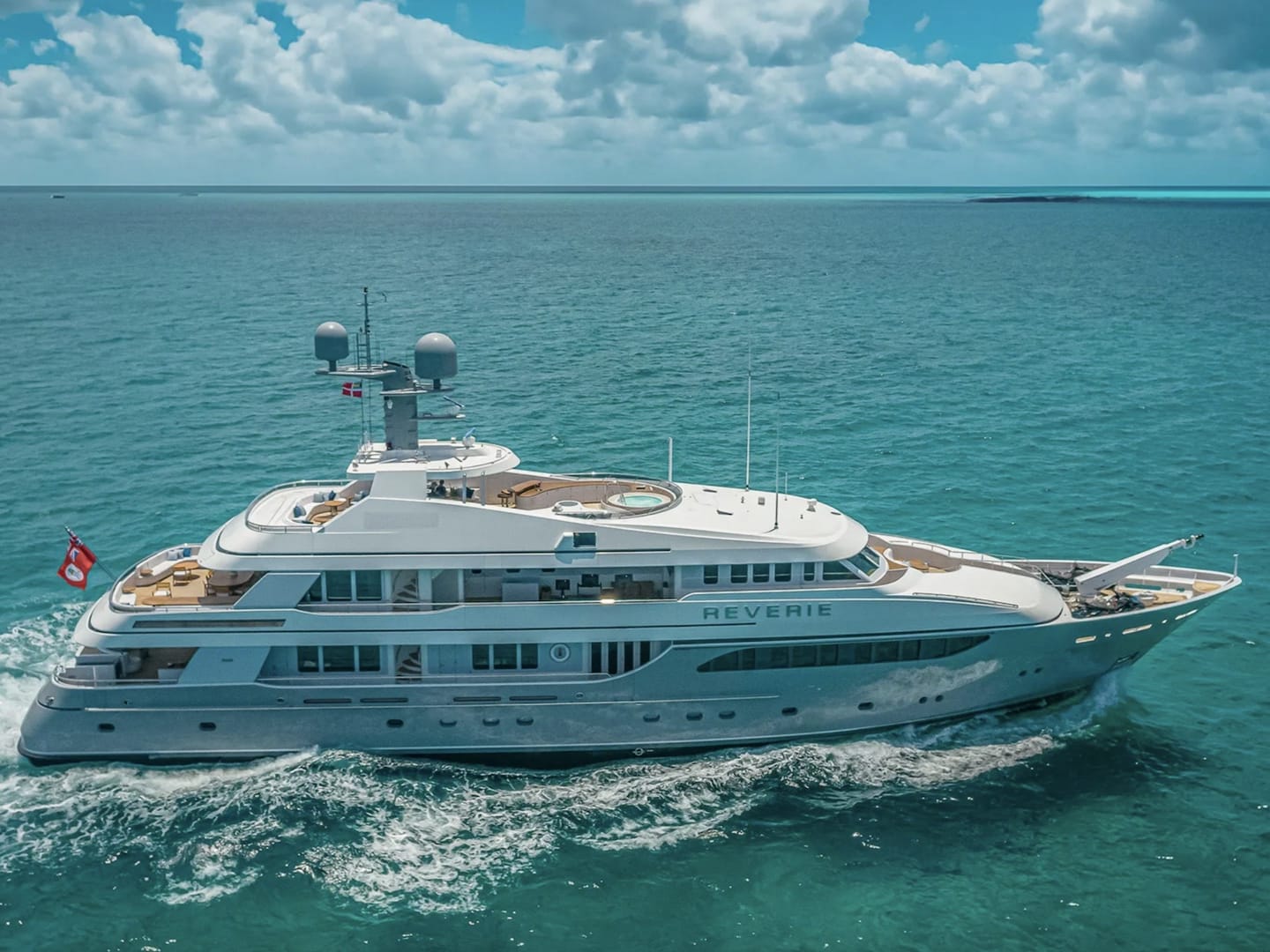 REVERIE, 50.3m Feadship, exterior